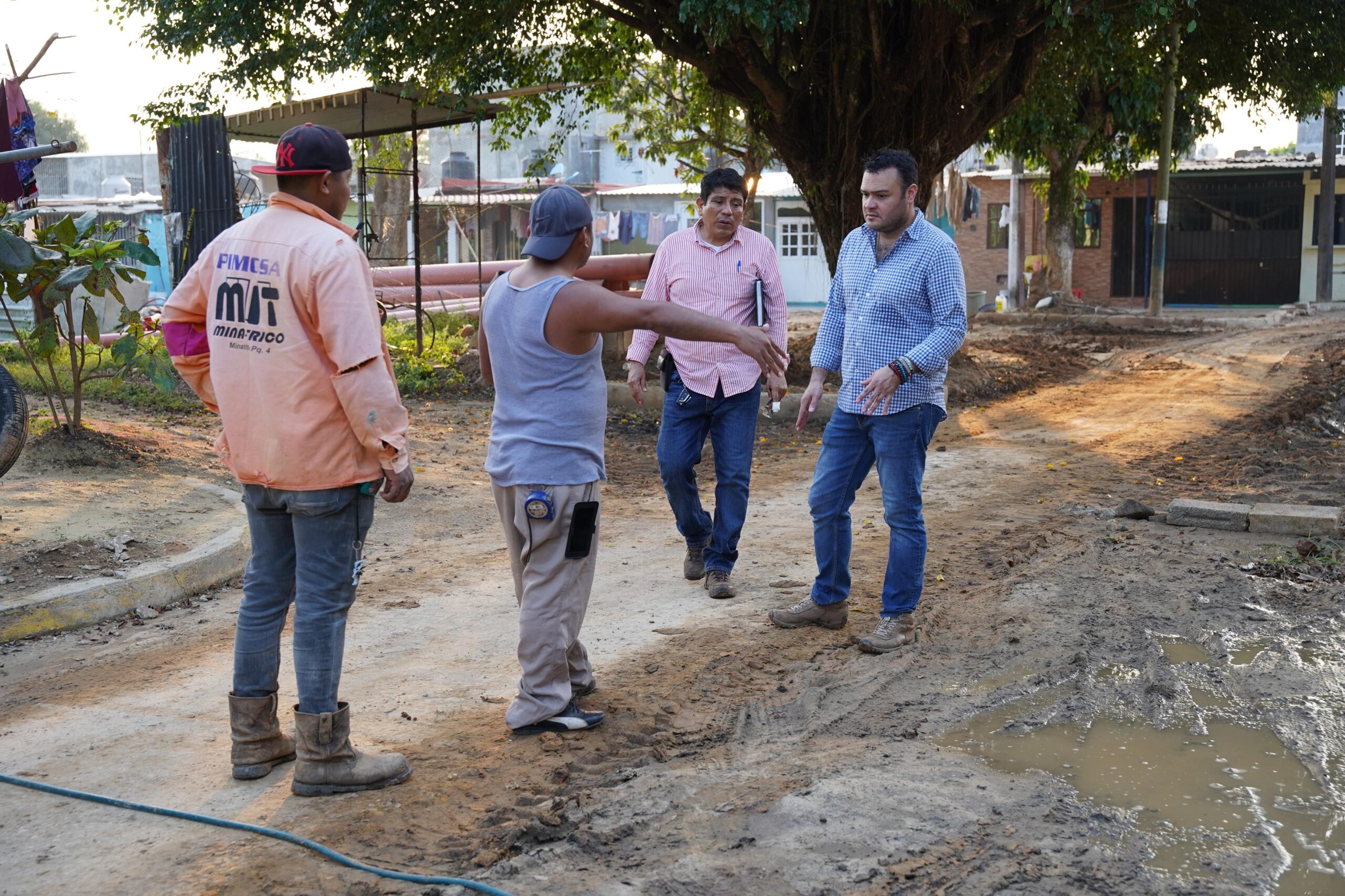 Alcalde de Cosoleacaque verifica avances de obras en el municipio